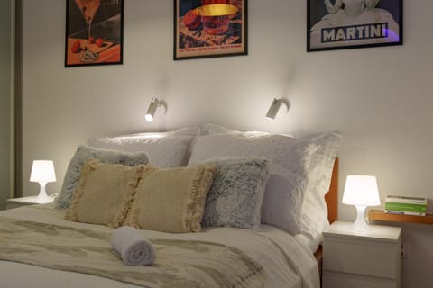 Bed, Photo of the whole room, Seating area, Bedroom, heating, internet, soundproof