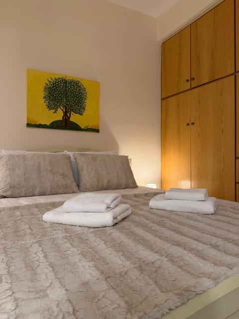 Bed, towels, wardrobe