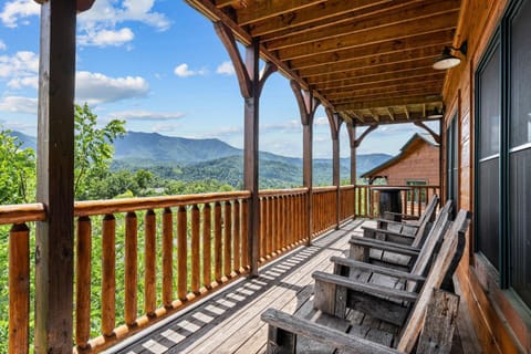 Cherokee Dreams Lodge House in Gatlinburg