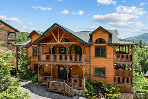 Cherokee Dreams Lodge House in Gatlinburg