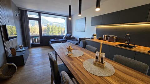 Living room, Dining area