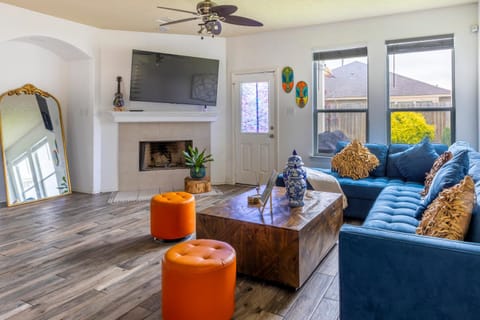 Communal lounge/ TV room, Communal lounge/ TV room, TV and multimedia, Living room, Seating area, Evening entertainment, fireplace