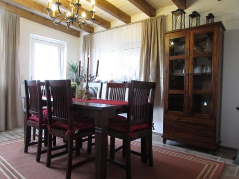 Decorative detail, Dining area
