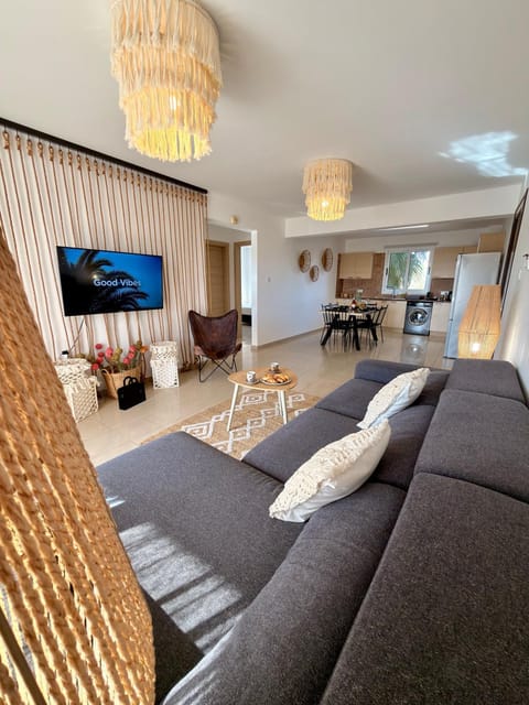 TV and multimedia, Living room, Seating area, Dining area, Evening entertainment