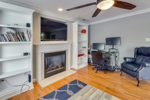 Centrally Located Hampton Roads Home with Game Room! House in Portsmouth