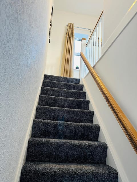 Comfortable 2 bed house in Widnes - sleeps 6 Apartment in Widnes