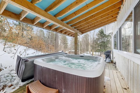 Middle Pines Chalet House in Waitsfield