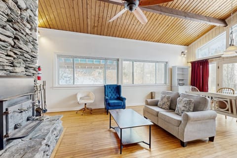 Middle Pines Chalet House in Waitsfield