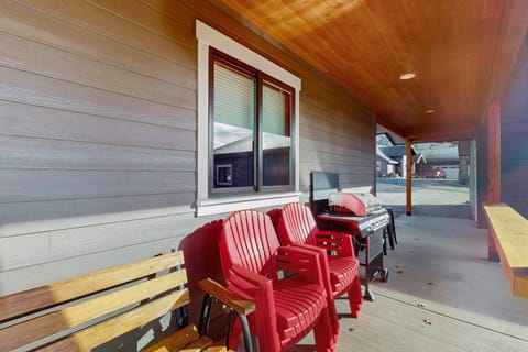 No. 3 Coal Mine Cabin Cabin in Ronald