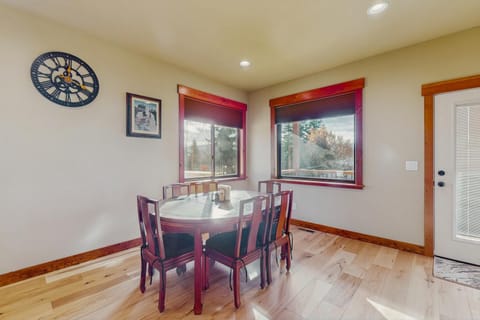 No. 3 Coal Mine Cabin Cabin in Ronald