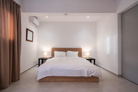 Bed, Photo of the whole room, Bedroom, air conditioner