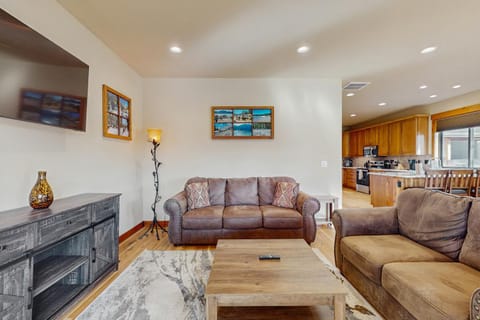 No. 3 Coal Mine Cabin & Studio Cabin in Ronald