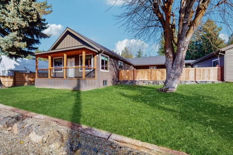 No. 3 Coal Mine Cabin & Studio Cabin in Ronald