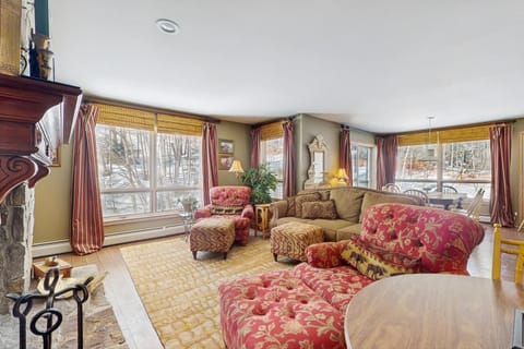 The Seasons P21 Apartment in Mount Snow