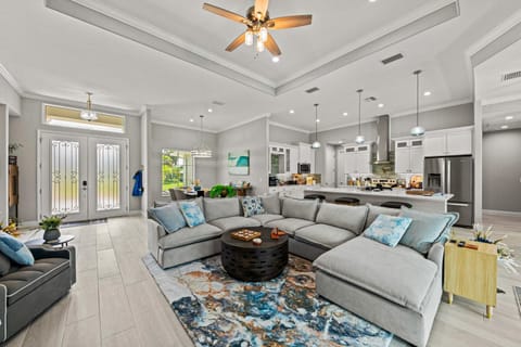 Tranquil Treasure House in Rotonda Lakes