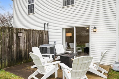 Entire Duplex Close to ark with Private Parking House in Williamstown