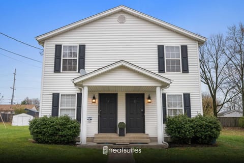 Entire Duplex Close to ark with Private Parking House in Williamstown