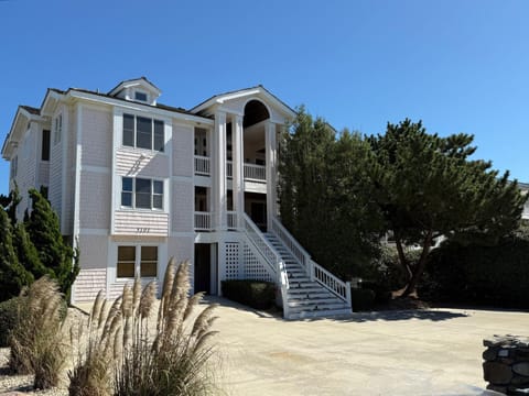 DE08 Shore Beats Work House in Nags Head