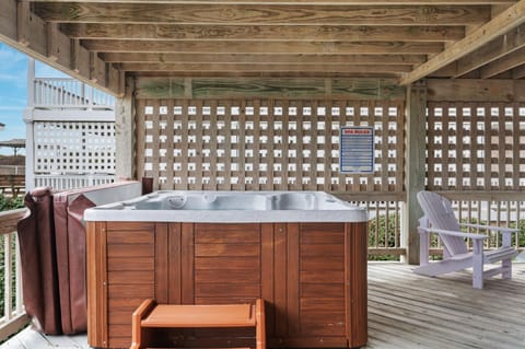 DE08 Shore Beats Work House in Nags Head