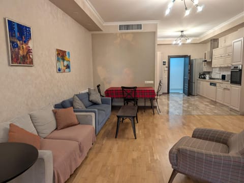 Kitchen or kitchenette, Living room, Dining area, oven