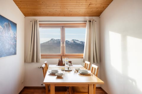 Dining area, Mountain view