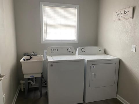 Beautiful Waterfront Ranch House in Ohio