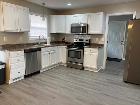 Beautiful Waterfront Ranch House in Ohio