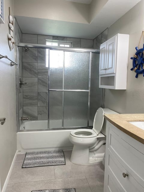 Beautiful Waterfront Ranch House in Ohio