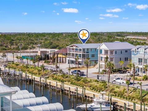 Property building, Day, Neighbourhood, Natural landscape, Bird's eye view, Sea view, Street view, Location