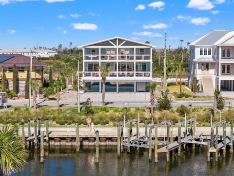 Property building, Day, Neighbourhood, Natural landscape, City view, Street view, Location