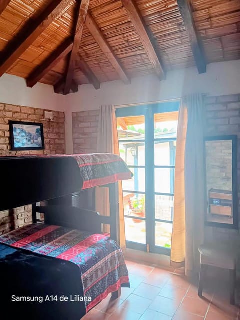 Bedroom, bunk bed