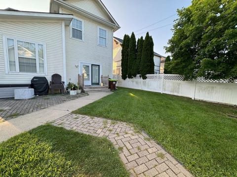 Battlefield Getaway House in Jerusalem Township