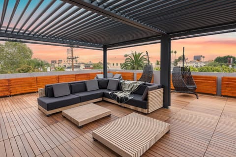 Ultra Luxe Estate With Pool and Stunning 360 LA Views House in West Hollywood