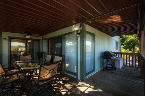 Lakefront Condo with Indoor Pool Villa in Village Four Seasons