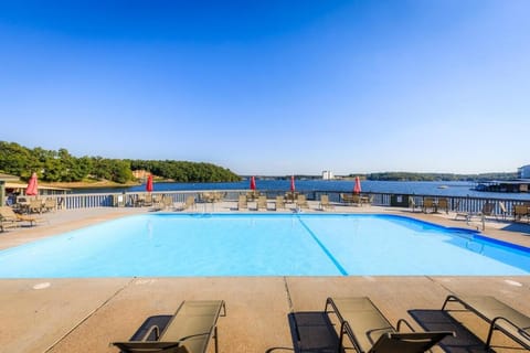 Lakefront Condo with Indoor Pool Villa in Village Four Seasons