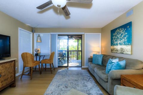 Lakefront Condo with Indoor Pool Villa in Village Four Seasons