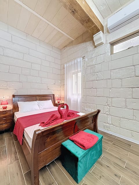 Bed, Photo of the whole room, Bedroom, towels, air conditioner