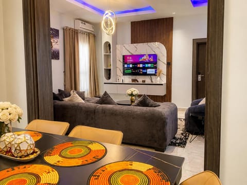 TV and multimedia, Living room, Seating area, Evening entertainment