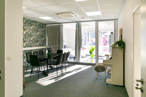 Seating area, Dining area, Breakfast