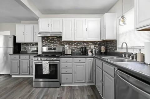 Modern 3-Suite Home on 3 Acres - Pet-Friendly House in Fishers