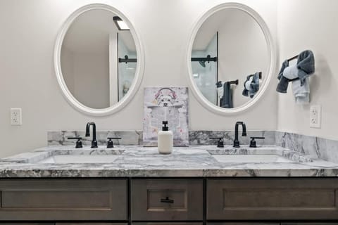 Off Leash Oasis House in Indianapolis