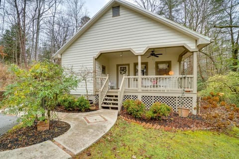 5 Forested Acres! Peaceful Retreat 4 Mi to Helen House in Sautee Nacoochee