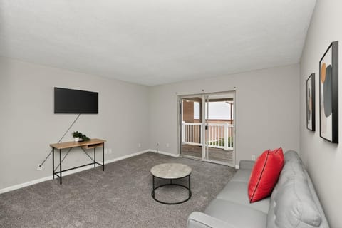 Warm and welcoming 2-bed Winchester getaway Apartment in Vinings