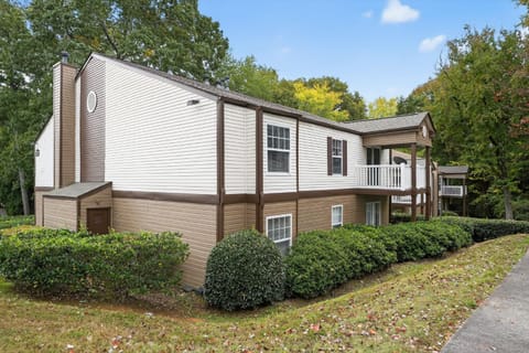 Warm and welcoming 2-bed Winchester getaway Apartment in Vinings