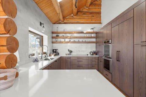 Scenic Escape - Private Deck Designer Interiors House in Mountain Village