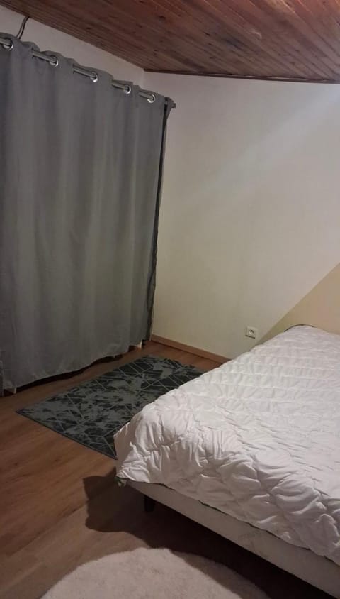 Maison en fond de jardin Apartment in Île-de-France