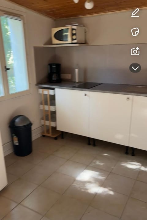 Maison en fond de jardin Apartment in Île-de-France