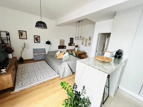 Kitchen or kitchenette, Living room