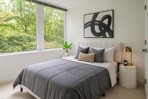 Spacious 3BR Suite in Heart of Yaletown Apartment in Vancouver