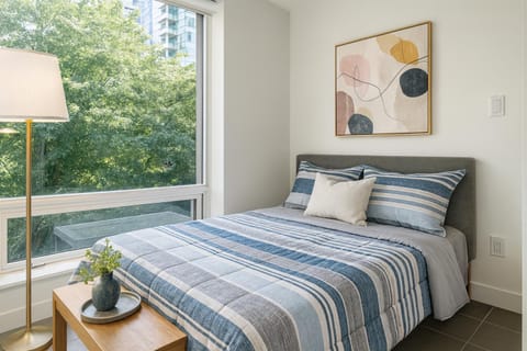 Spacious 3BR Suite in Heart of Yaletown Apartment in Vancouver
